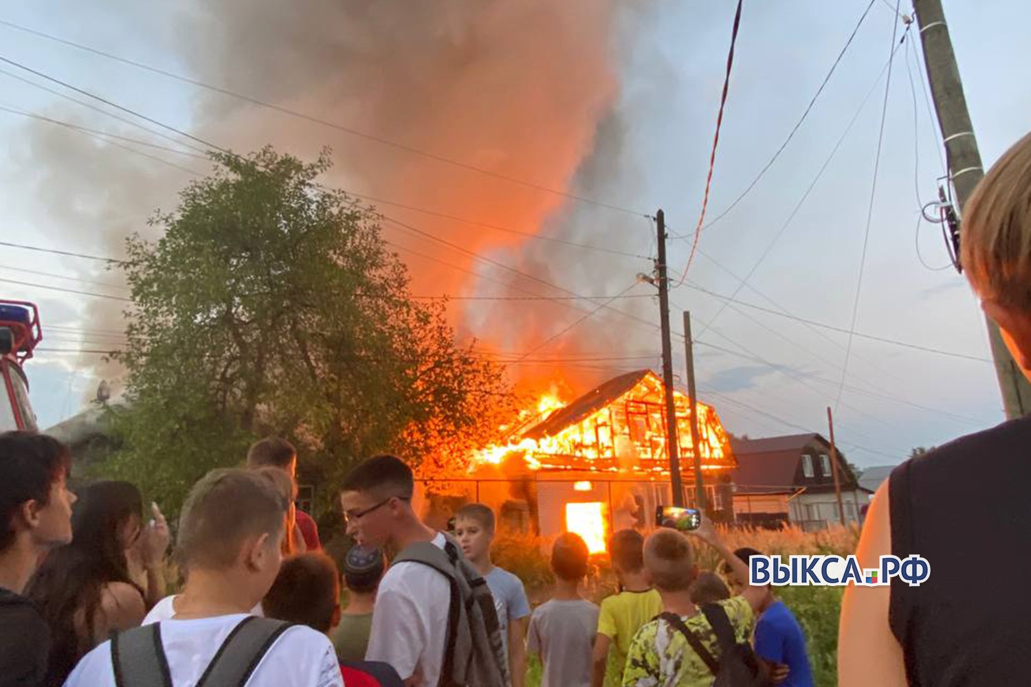 Сгорел как спичка: семья лишилась дома и машины из-за пожара